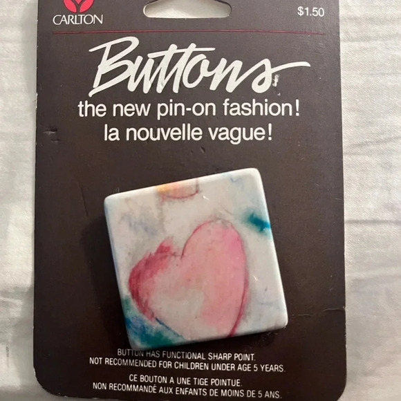 8 Vintage Carlton Buttons/Pins - Picture 5 of 10